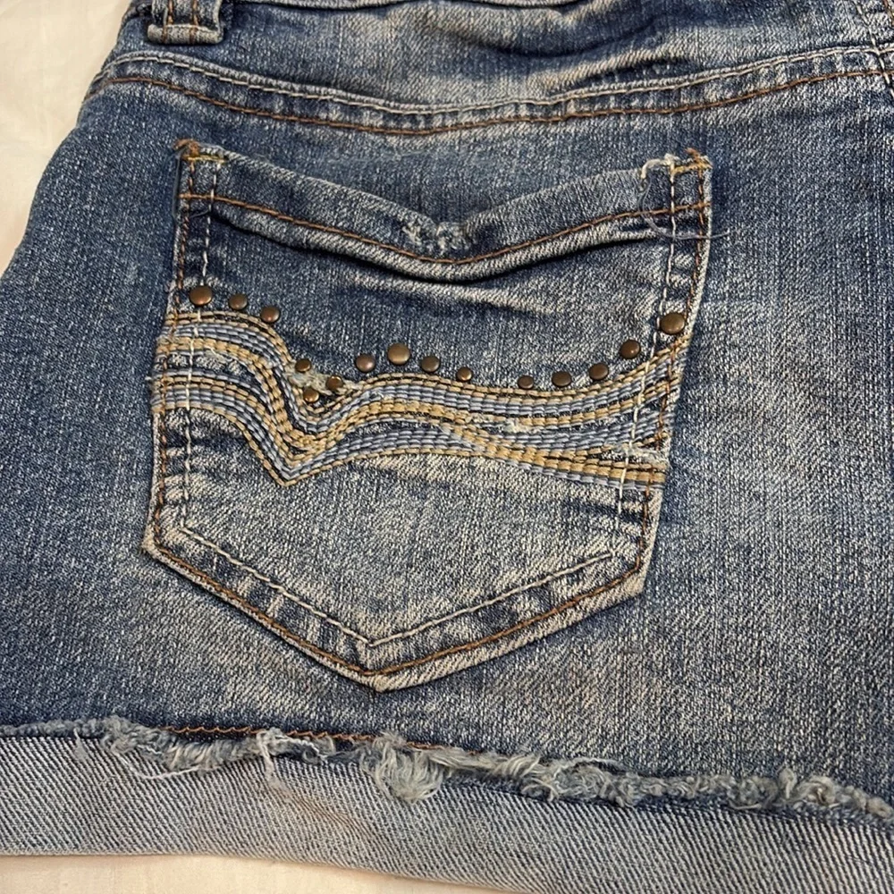Wallflower Jean Shorts Distressed Cut-Off Style. Decorative Back Pockets. Size 7